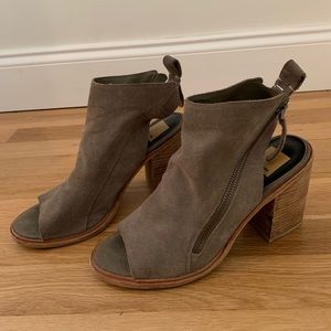 Dolce Vita, suede, open toe, zip up, size 8 bootie